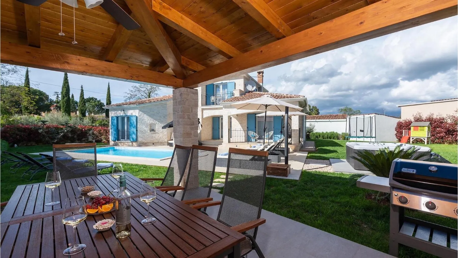 Villa Ladora Porec 0*,  Croatia